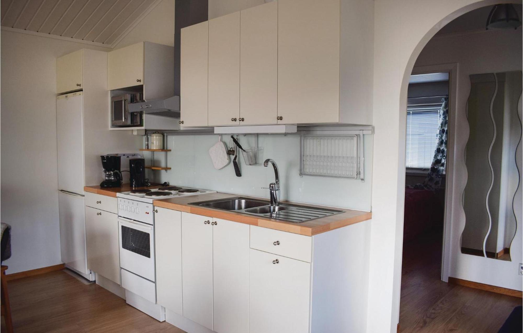 Amazing Home In Loettorp With House Sea View 외부 사진