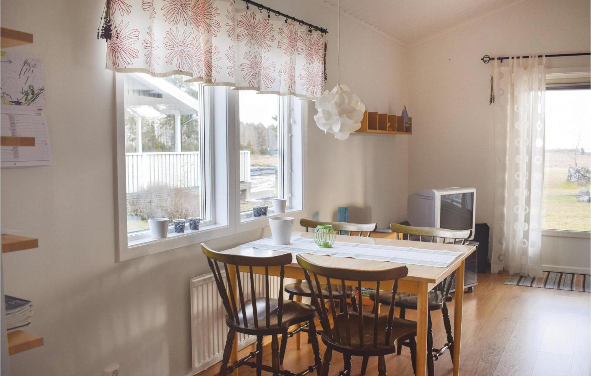 Amazing Home In Loettorp With House Sea View 외부 사진